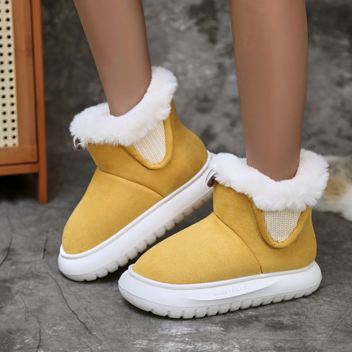 Дамски обувки Зимни Прости памучни чехли Плюшени топли памучни обувки 2023 Нови Домашни дамски чехли с мека подметка