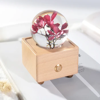 Цена на едро Преносима подарък Безжична Музикална ковчег с Кристалната топка от смола и сухи цветя вътре нощни лампи дървена кутия за динамиката на светлина